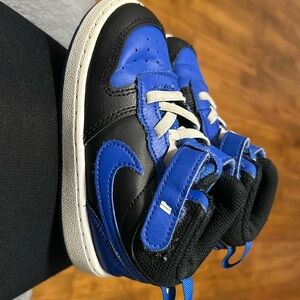 8c blue Nikes slight wear